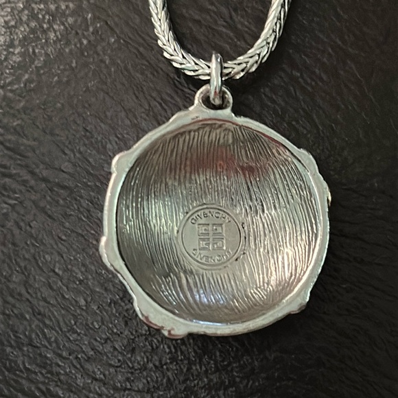 GIVENCHY Necklace - Picture 1 of 8